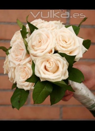 arreglos de novia con rosas $15.000