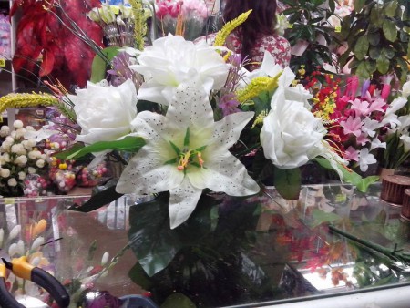 arreglo blanco a $10.000