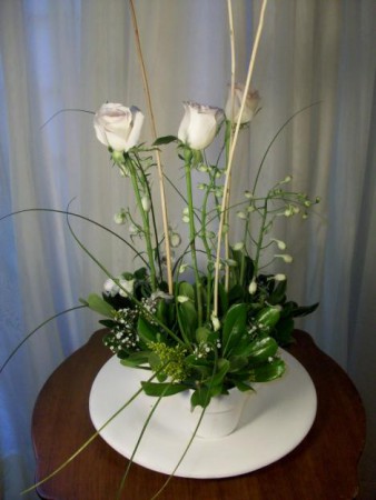 arreglo mas florero con rosas boton $10.000